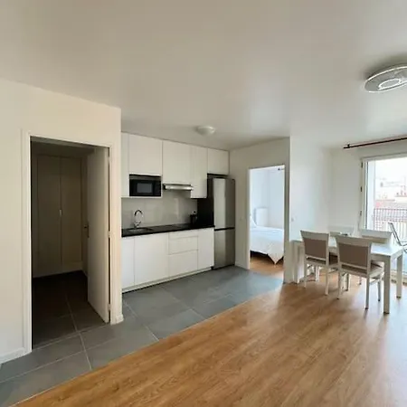Moderne Avec Balcon Proche De Paris *